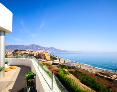 Penthouse with fantastic views, plunge pool and BBQ