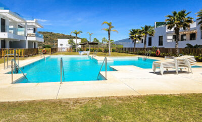 Modern 3 bed garden apartment next to pool Casa Banderas