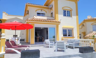 Three bedroom villa with communal pool in Riviera del Sol